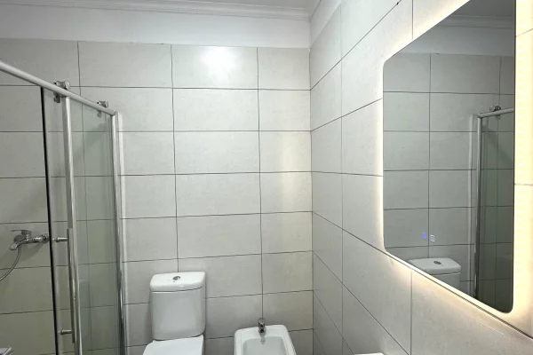 Shtepi ne shitje Apartament ne Tirane, 2+1, Mobilimi Bosh, pa mobiluar, Pagesa 155,000  Euro.