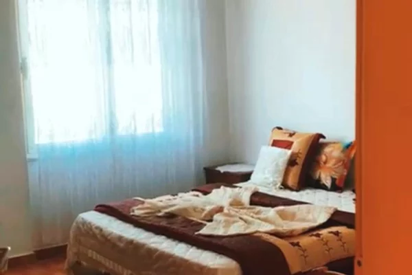 Shtepi ne shitje Apartament ne Tirane, 2+1, Mobilimi Bosh, pa mobiluar, Pagesa 76,640  Euro.