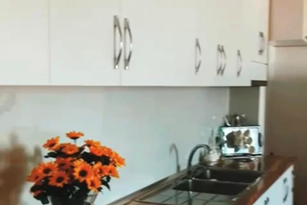 Shtepi ne shitje Apartament ne Tirane, 2+1, Mobilimi Bosh, pa mobiluar, Pagesa 76,640  Euro.