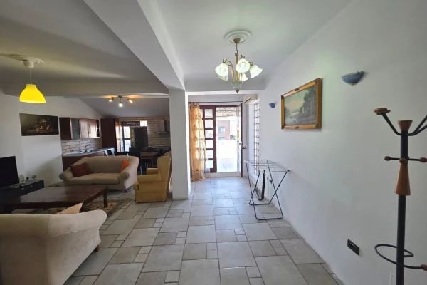 Shtepi me qera Apartament ne Tirane, 1+1, Mobilimi E mobiluar, Pagesa 50,000  Leke.