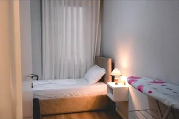 Shtepi me qera Apartament ne Tirane, 2+1, Mobilimi E mobiluar, Pagesa 1,200  Euro.