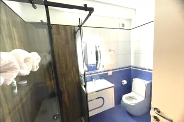 Shtepi me qera Apartament ne Tirane, 2+1, Mobilimi E mobiluar, Pagesa 1,200  Euro.