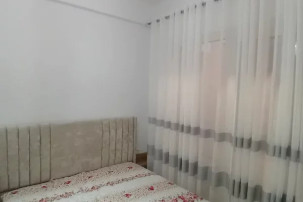 Shtepi me qera Apartament ne Tirane, 1+1, Mobilimi E mobiluar, Pagesa 45,000  Leke.