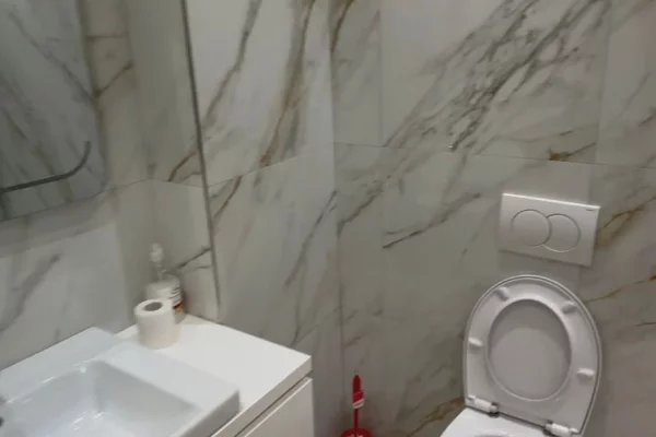 Shtepi me qera Apartament ne Tirane, 1+1, Mobilimi E mobiluar, Pagesa 1,500  Euro.