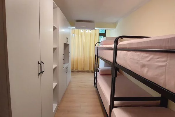 Shtepi ne shitje Apartament ne Tirane, 2+1, Mobilimi E mobiluar, Pagesa 283,360  Euro.