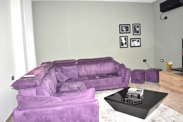Jepet me qera apartament 2+1+2 tek Kodra e Priftit