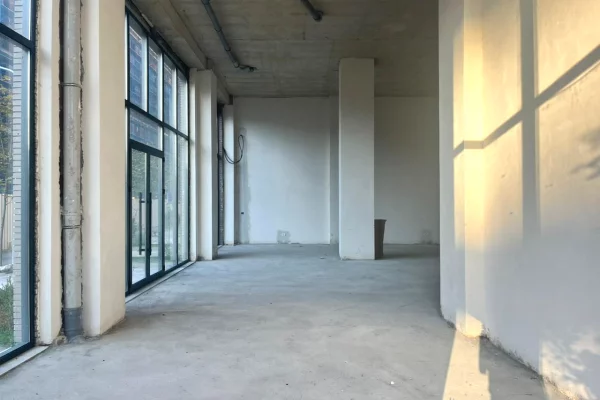 Business Property for Rent 1+1 in Tirana - 1,200 Euro
