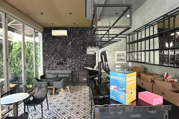 Jepet me qera Lokal tek 21 Dhjetori