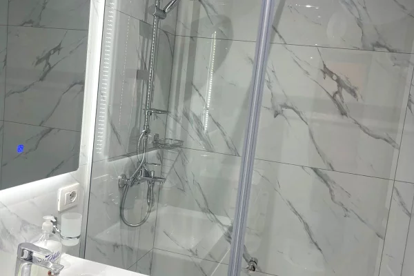 Shtepi me qera Apartament ne Tirane, 1+1, Mobilimi E mobiluar, Pagesa 1,000  Euro.