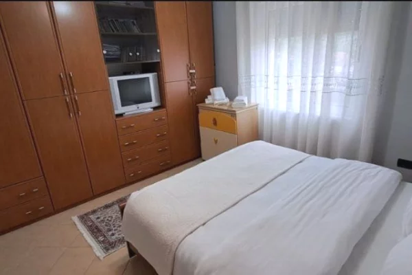 Shtepi me qera Apartament ne Tirane, 1+1, Mobilimi E mobiluar, Pagesa 350  Euro.