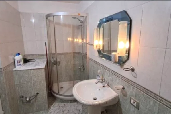 Shtepi me qera Apartament ne Tirane, 1+1, Mobilimi E mobiluar, Pagesa 350  Euro.