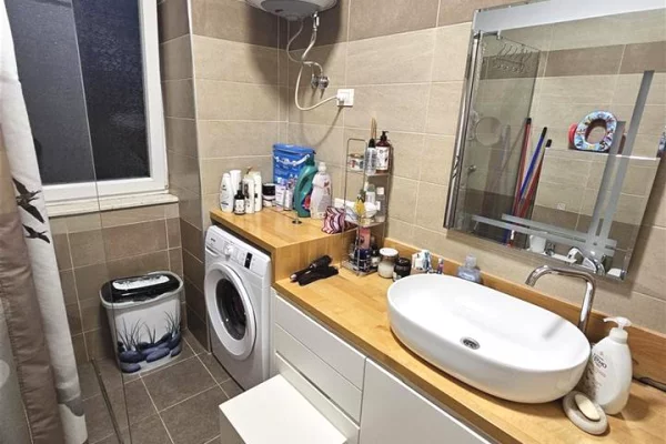 Shtepi me qera Apartament ne Tirane, 1+1, Mobilimi E mobiluar, Pagesa 55,000  Leke.