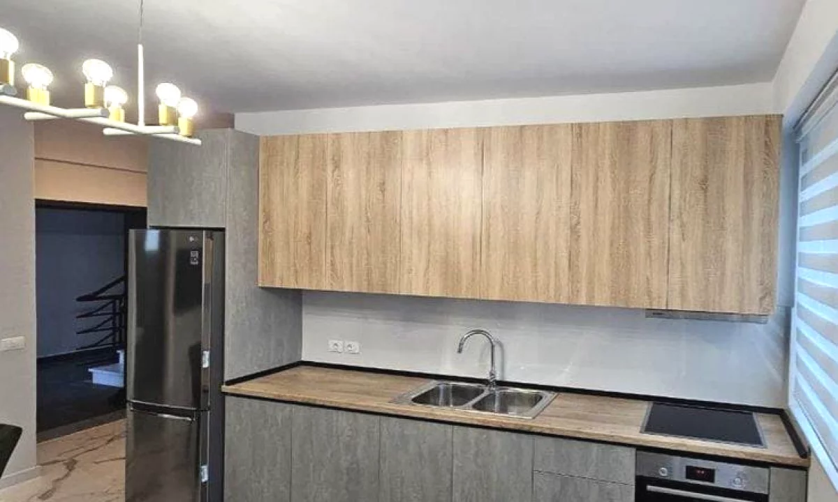 Shtepi me qera Apartament ne Tirane, 2+1, Mobilimi E mobiluar, Pagesa 670  Euro.