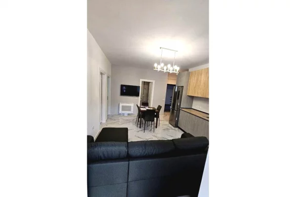 Shtepi me qera Apartament ne Tirane, 2+1, Mobilimi E mobiluar, Pagesa 670  Euro.