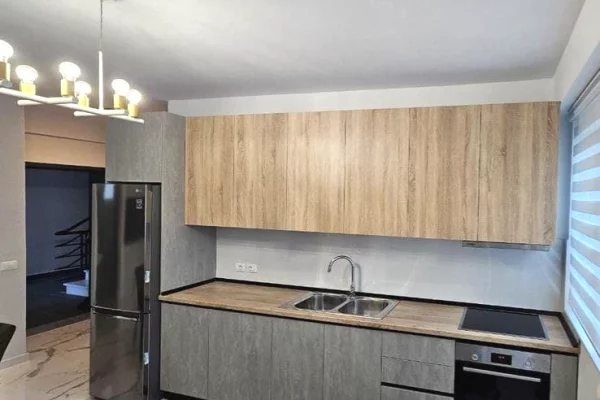 Jepet apartament me qera 2+1 tek Liqeni i Thate