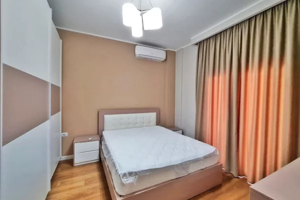 Shtepi me qera Vila Luksoze ne Tirane, 4+1, Mobilimi E mobiluar, Pagesa 1,300  Euro.