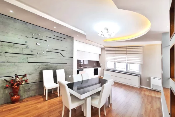 Shtepi me qera Vila Luksoze ne Tirane, 4+1, Mobilimi E mobiluar, Pagesa 1,300  Euro.