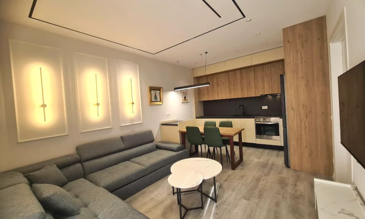 Shtepi me qera Apartament ne Tirane, 2+1, Mobilimi E mobiluar, Pagesa 550  Euro.