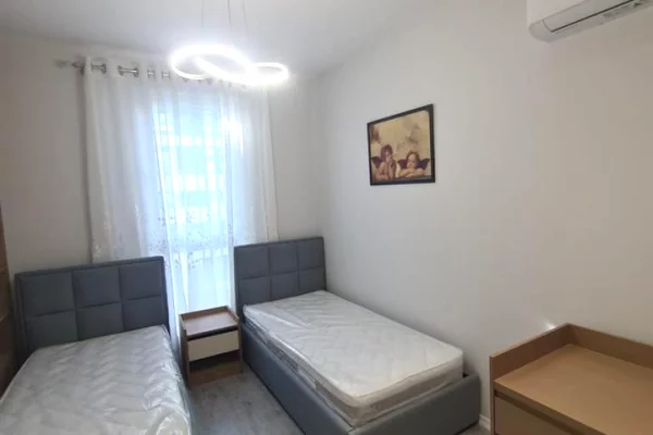 Shtepi me qera Apartament ne Tirane, 2+1, Mobilimi E mobiluar, Pagesa 550  Euro.