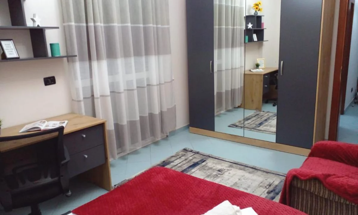 Appartamento in affitto a Tirana 3+1, Vuoto