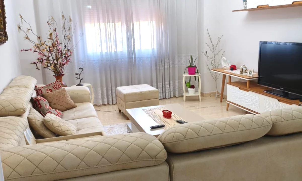 Shtepi me qera Apartament ne Tirane, 2+1, Mobilimi E mobiluar, Pagesa 75,000  Leke.