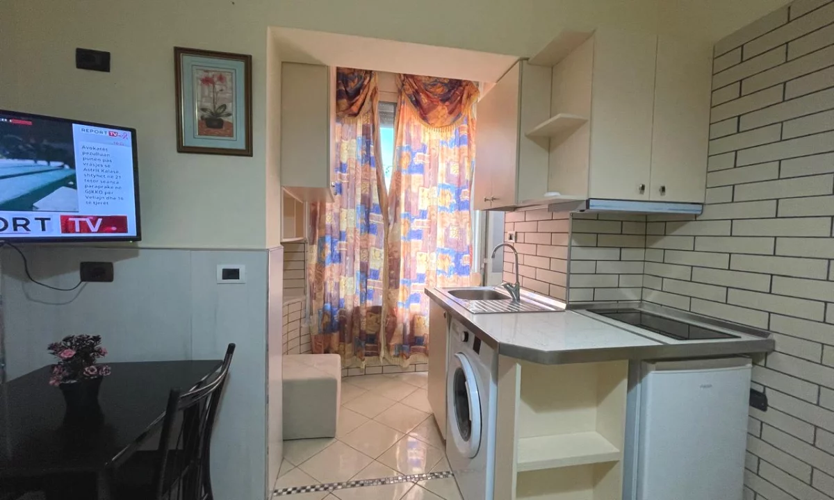 Shtepi me qera Apartament ne Tirane, 1+1, Mobilimi E mobiluar, Pagesa 370  Euro.