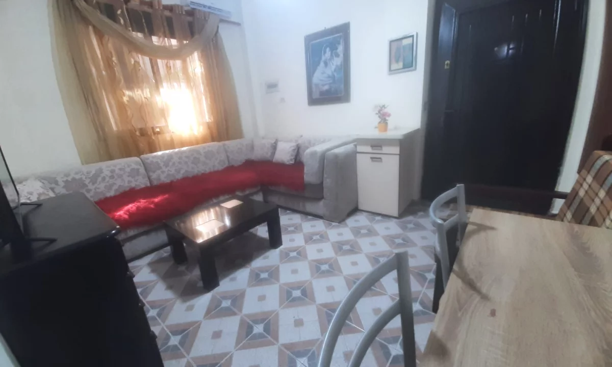 Shtepi me qera Apartament ne Tirane, 1+1, Mobilimi Bosh, pa mobiluar, Pagesa 450  Euro.
