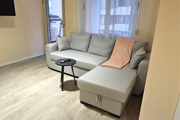 Jepet apartament me qera 1+1 ne Kompleksin Usluga