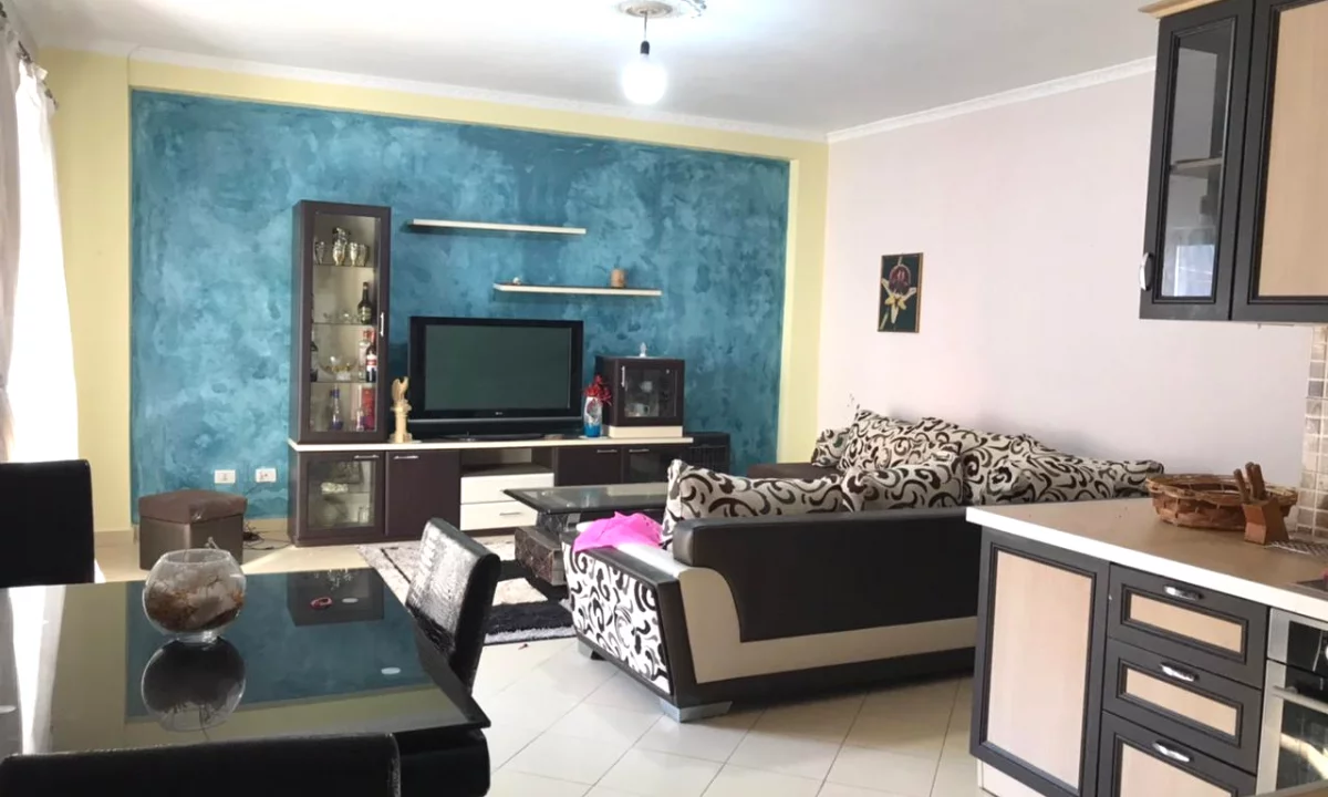 Shtepi me qera Apartament ne Tirane, 2+1, Mobilimi E mobiluar, Pagesa 42,000  Leke.