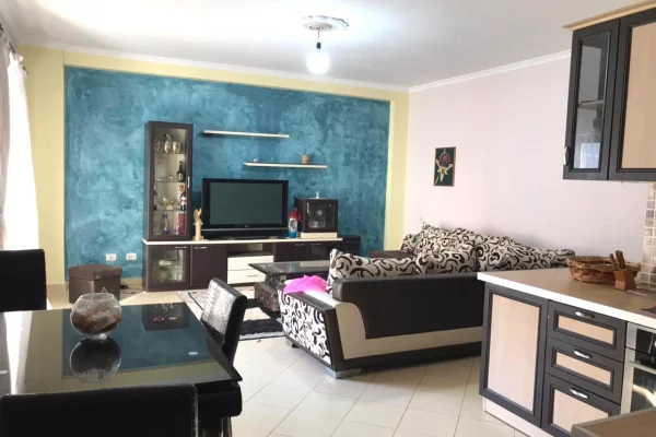 Shtepi me qera 2+1 ne Tirane - 42,000 Leke