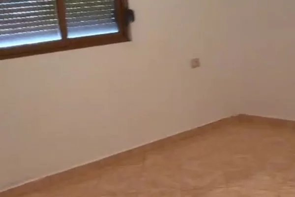 Jepet me qera Apartament 2+1: Tek Vilat Amerikane, Rruga 3 Vëllezërit Kondi