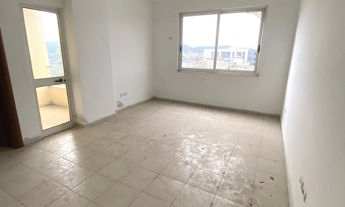 Appartamento in vendita a Tirana 2+1, Vuoto