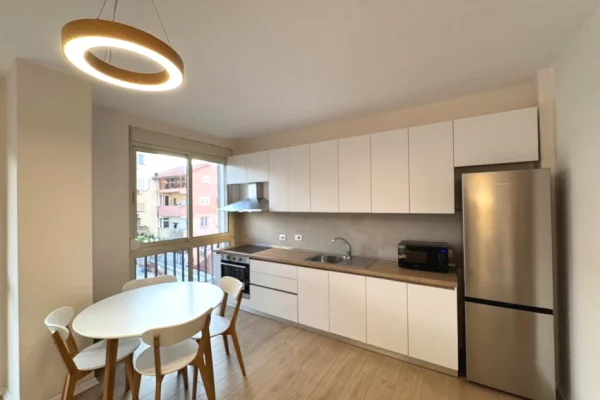 Jepet me qera apartament 1+1 Te Rruga e Kavajes