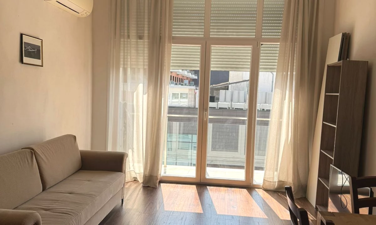 Shtepi me qera Apartament ne Tirane, 2+1, Mobilimi E mobiluar, Pagesa 750  Euro.