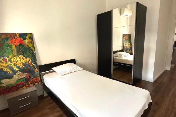 Shtepi me qera Apartament ne Tirane, 2+1, Mobilimi E mobiluar, Pagesa 750  Euro.