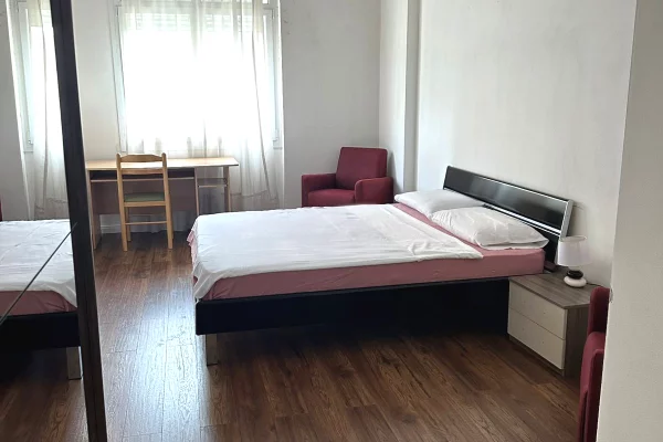 Shtepi me qera Apartament ne Tirane, 2+1, Mobilimi E mobiluar, Pagesa 750  Euro.