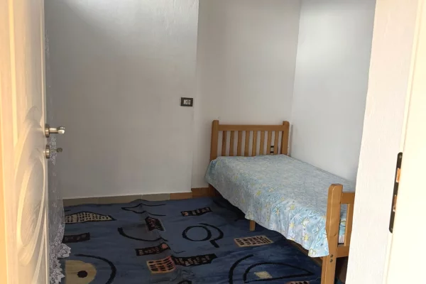Shtepi me qera Apartament ne Tirane, 2+1, Mobilimi E mobiluar, Pagesa 50,000  Leke.