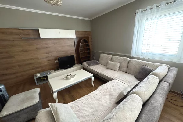 Shtepi me qera Apartament ne Tirane, 2+1, Mobilimi E mobiluar, Pagesa 650  Euro.