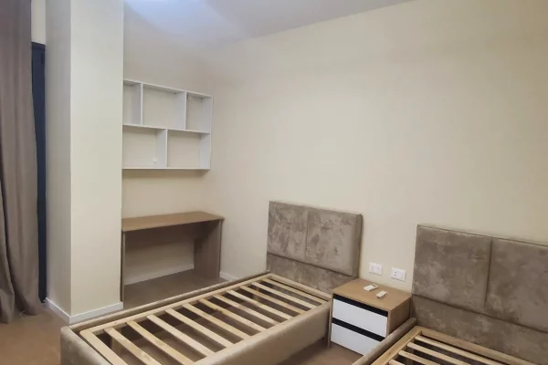 Shtepi me qera Apartament ne Tirane, 2+1, Mobilimi E mobiluar, Pagesa 1,300  Euro.