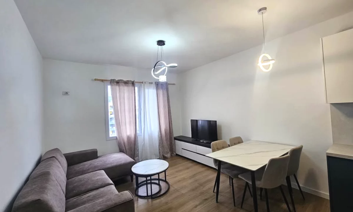 Shtepi me qera Apartament ne Tirane, 3+1, Mobilimi E mobiluar, Pagesa 80,000  Leke.