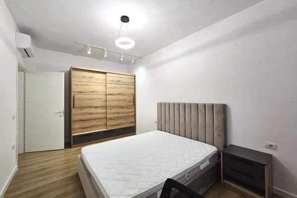 Shtepi me qera Apartament ne Tirane, 3+1, Mobilimi E mobiluar, Pagesa 80,000  Leke.