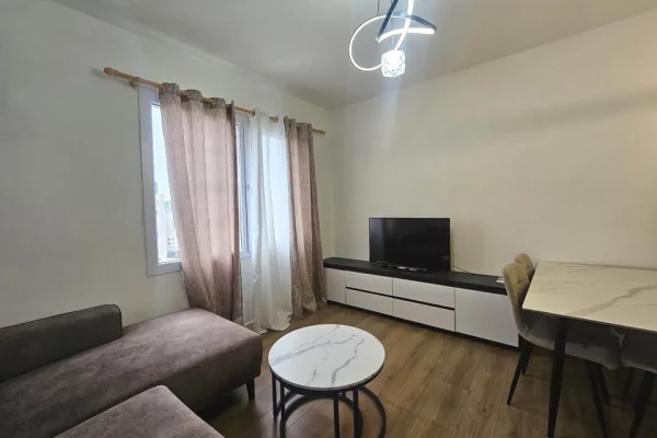 Shtepi me qera Apartament ne Tirane, 3+1, Mobilimi E mobiluar, Pagesa 80,000  Leke.