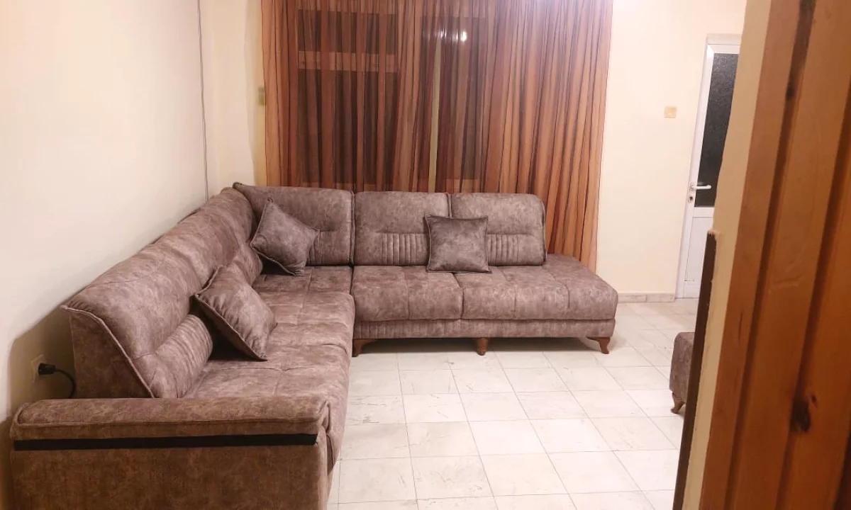 Shtepi me qera Apartament ne Tirane, 2+1, Mobilimi E mobiluar, Pagesa 50,000  Leke.