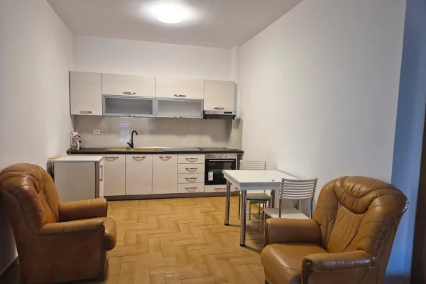 Shtepi me qera Apartament ne Tirane, 2+1, Mobilimi E mobiluar, Pagesa 70,000  Leke.