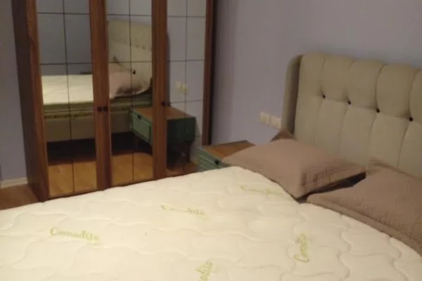 Shtepi me qera Apartament ne Tirane, 2+1, Mobilimi E mobiluar, Pagesa 730  Euro.