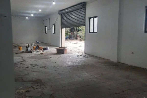 Ambient biznesi me qera 4+1 ne Tirane - 1,500,000 Leke