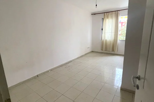 Shitet apartament 2+1 ne Yzberisht