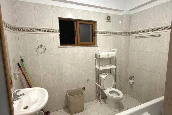 Shtepi me qera Apartament ne Tirane, 1+1, Mobilimi E mobiluar, Pagesa 35,000  Leke.