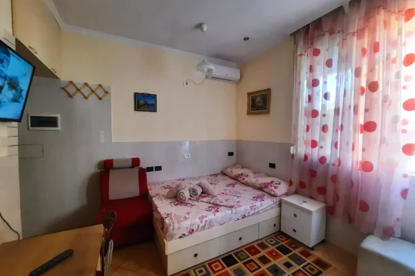 Shtepi me qera Apartament ne Tirane, Garsoniere, Mobilimi E mobiluar, Pagesa 40,000  Leke.
