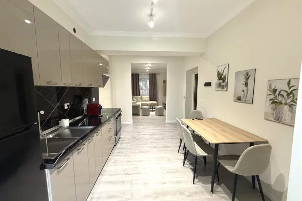 Shtepi me qera Apartament ne Tirane, 2+1, Mobilimi E mobiluar, Pagesa 850  Euro.